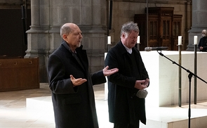 Bischof Manfred Scheuer und Superintendent Gerold Lehner  luden zum Friedensgebet in den Linzer Mariendom ein. 