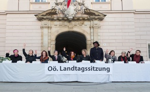 Bündnis 8. März hielt Parallelsitzung des oö. Landtages ab