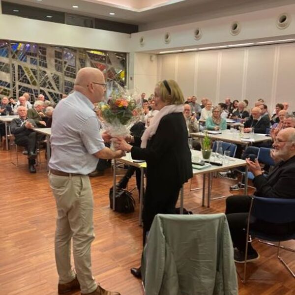 Dr.in Annemarie Fenzl / Referat Diakone, Linz Dank durch den Referenten für Diakone Peter Schwarzenbacher